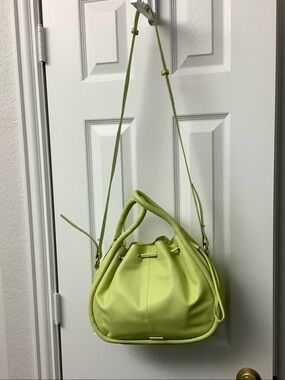 VINCE CAMUTO Women's Drawstring with adjustable/removable crossbody strap